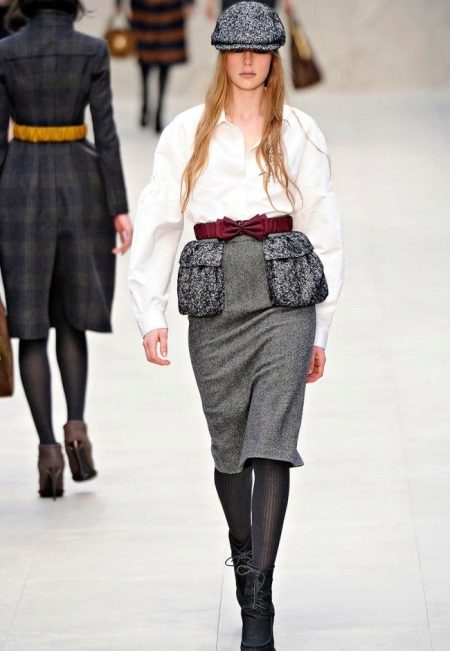 Skirt with patch pockets for women with an inverted triangle shape