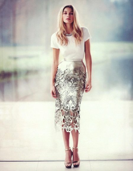 Festive pencil skirt and accessories to it
